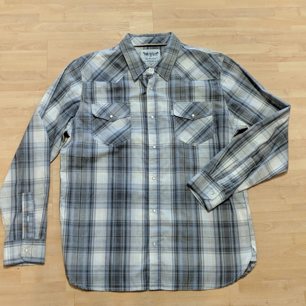 Levi's long sleeve plaid shirt